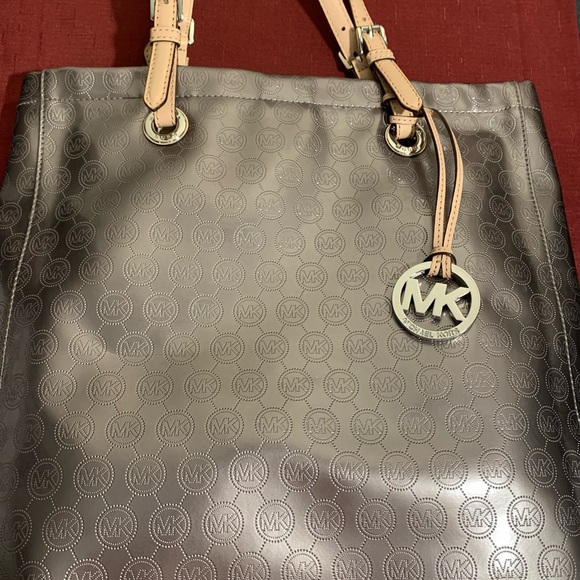 Like New Michael Kors Tote Handbag - Picture 11 of 15